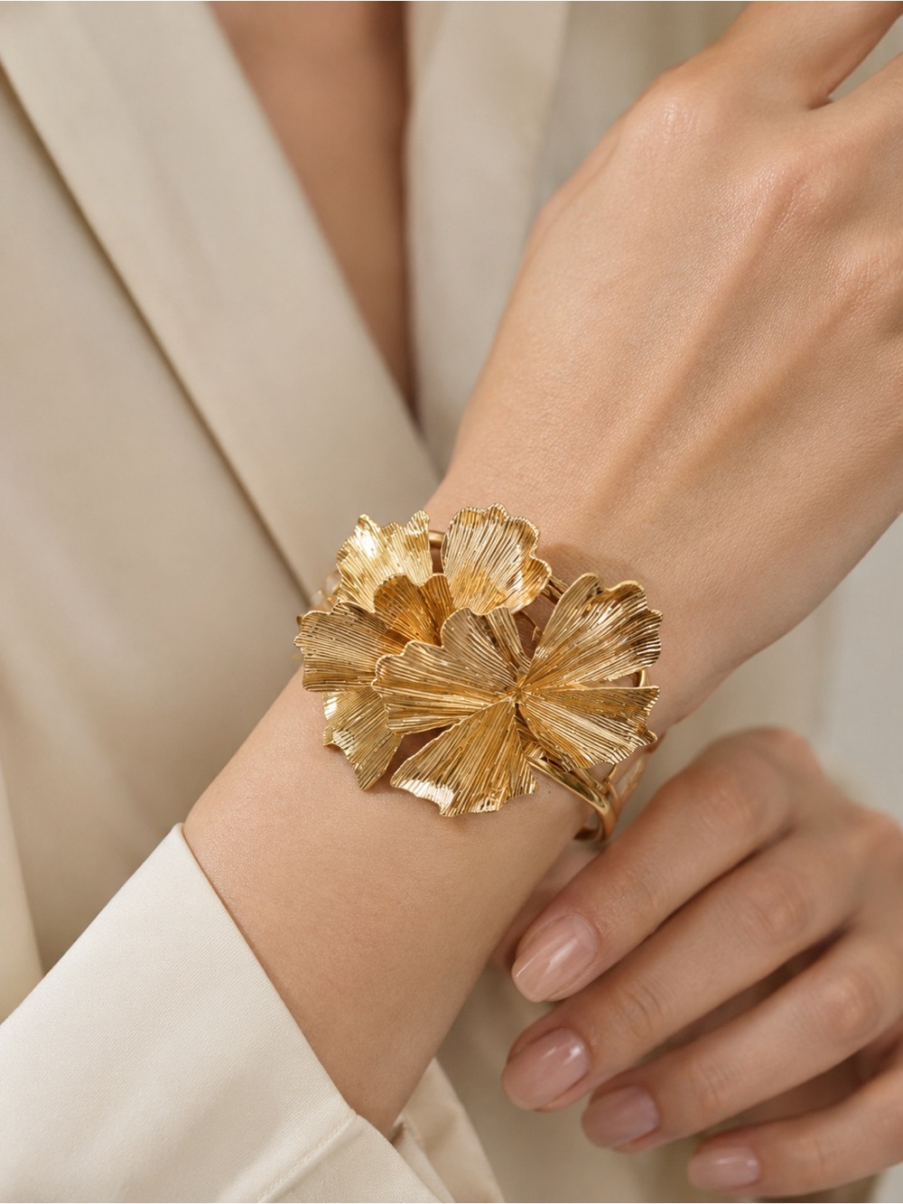 Statment flower cuff bracelet